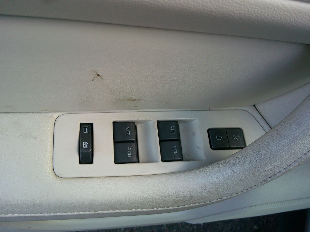 2010 Lincoln MKS Image 12
