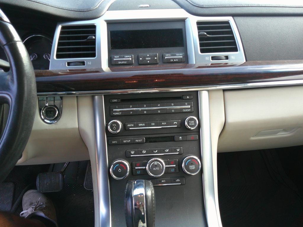 2010 Lincoln MKS Image 15