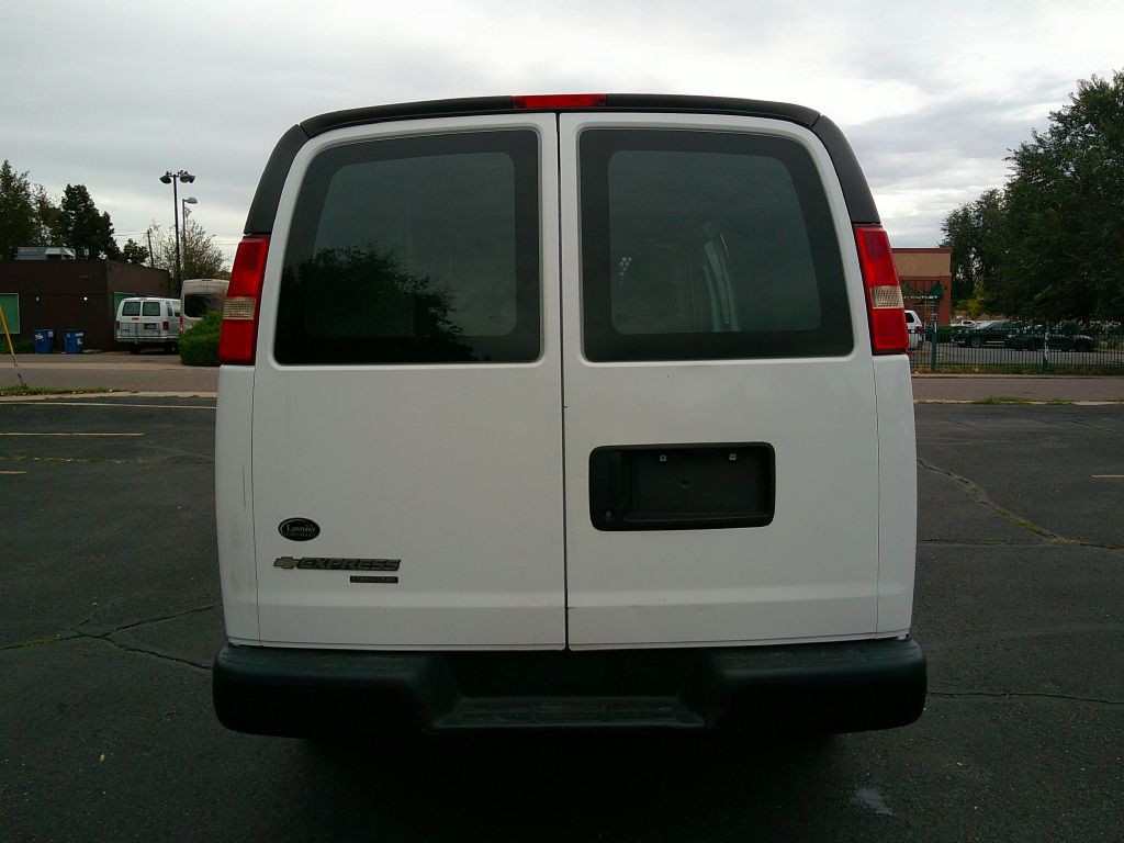 2015 Chevrolet Express Image 3