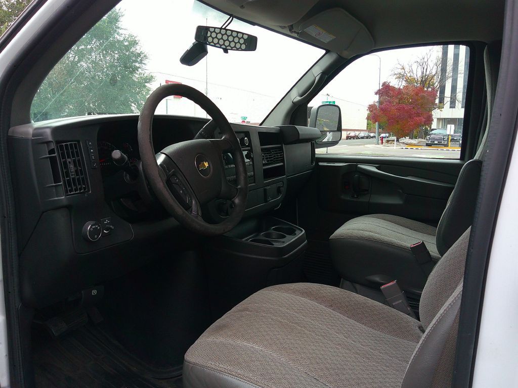 2015 Chevrolet Express Image 9