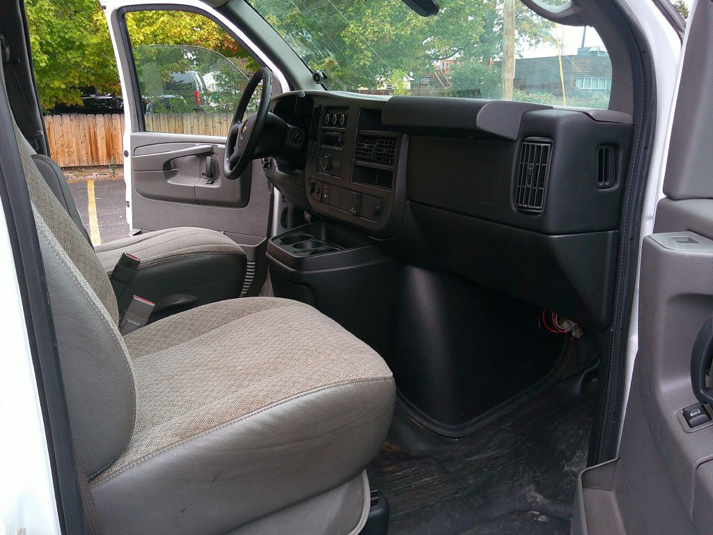 2015 Chevrolet Express Image 10