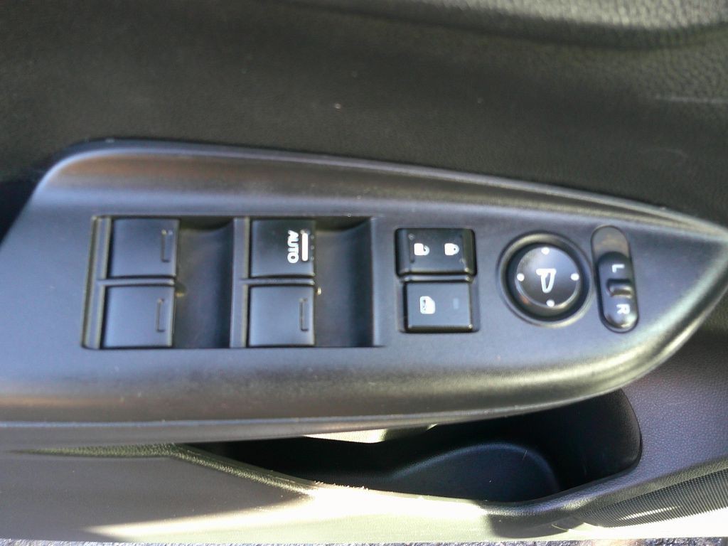 2015 Honda Fit Image 12