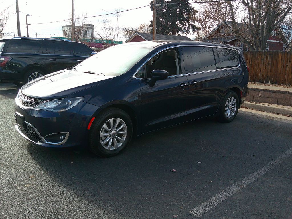 2018 Chrysler Pacifica Image 1