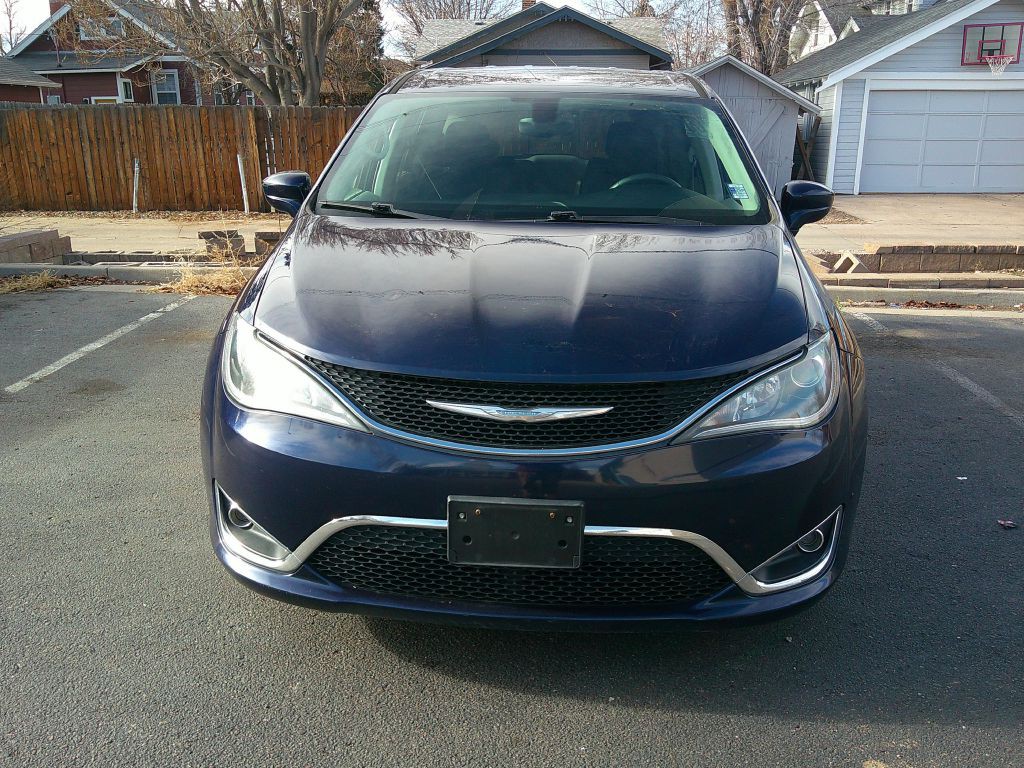 2018 Chrysler Pacifica Image 2