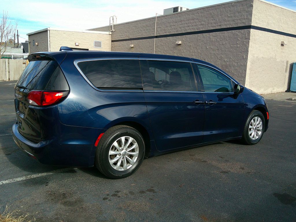 2018 Chrysler Pacifica Image 4