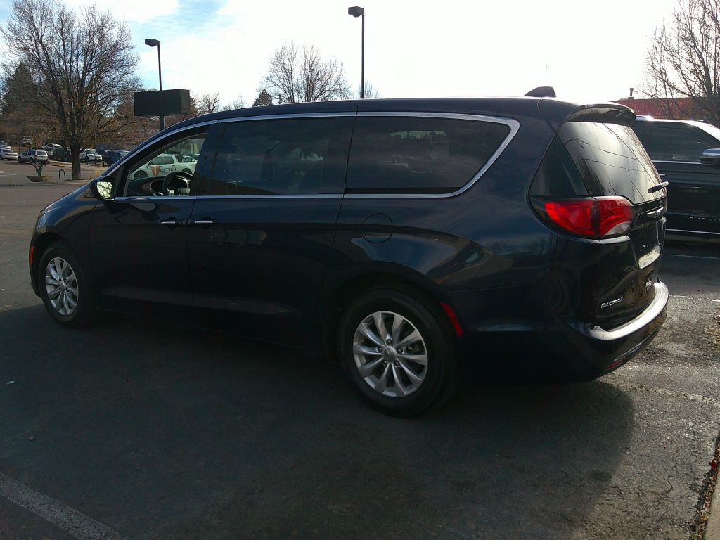 2018 Chrysler Pacifica Image 5