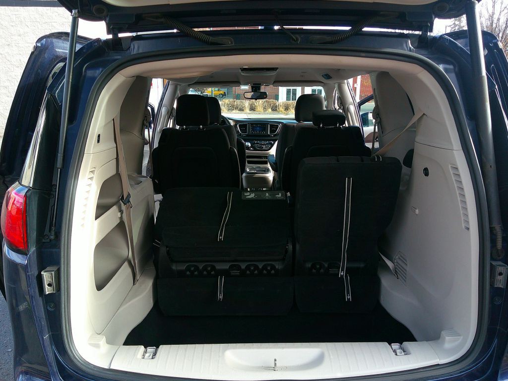2018 Chrysler Pacifica Image 8