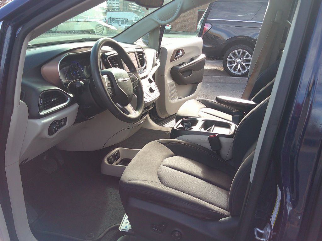 2018 Chrysler Pacifica Image 11