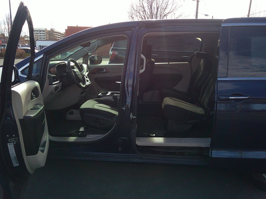 2018 Chrysler Pacifica Image 16