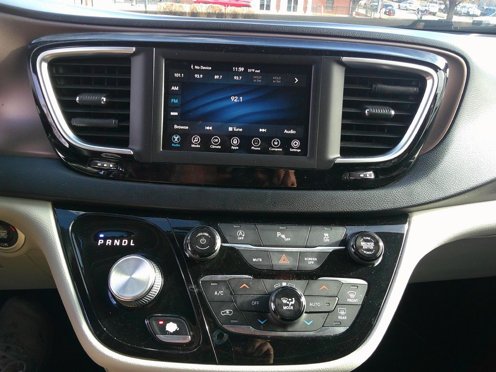 2018 Chrysler Pacifica Image 17