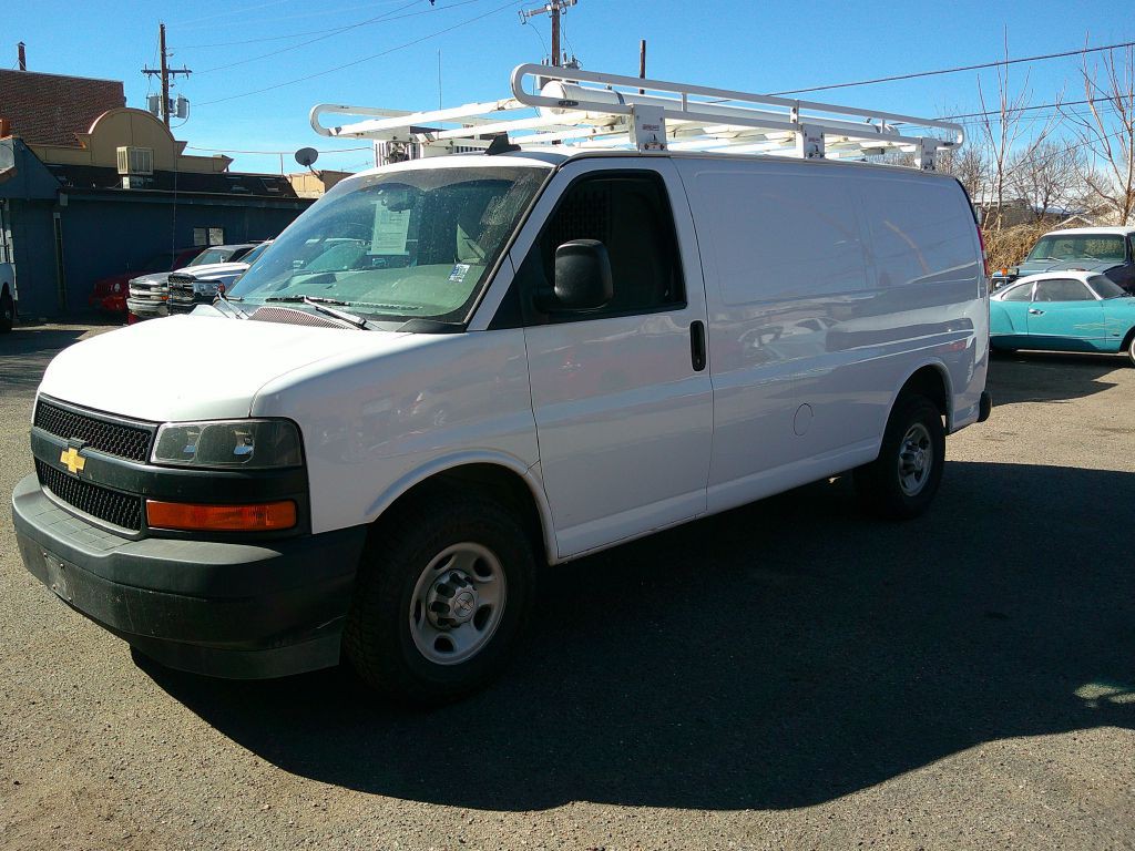 2018 Chevrolet Express Image 1
