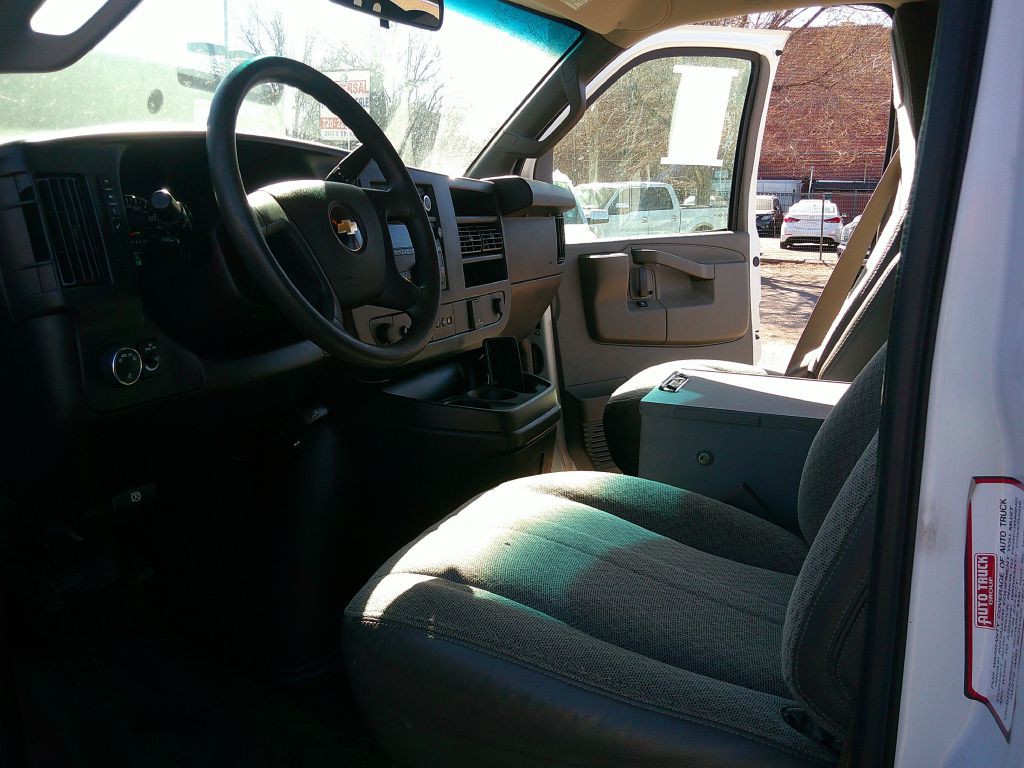 2018 Chevrolet Express Image 8