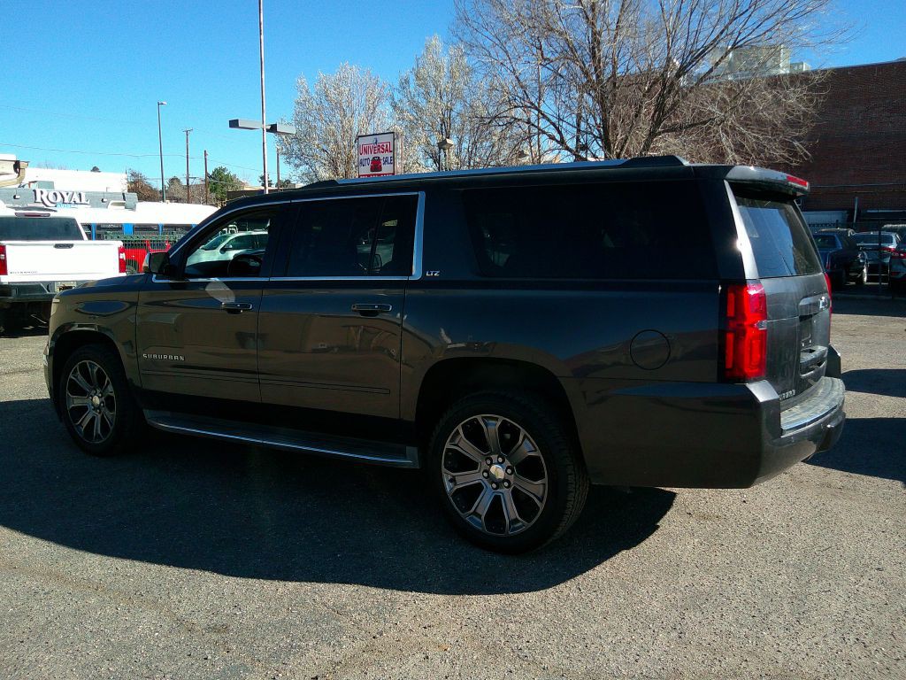 2016 Chevrolet Suburban Image 4