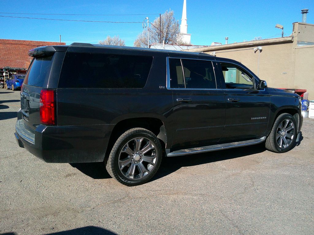 2016 Chevrolet Suburban Image 5