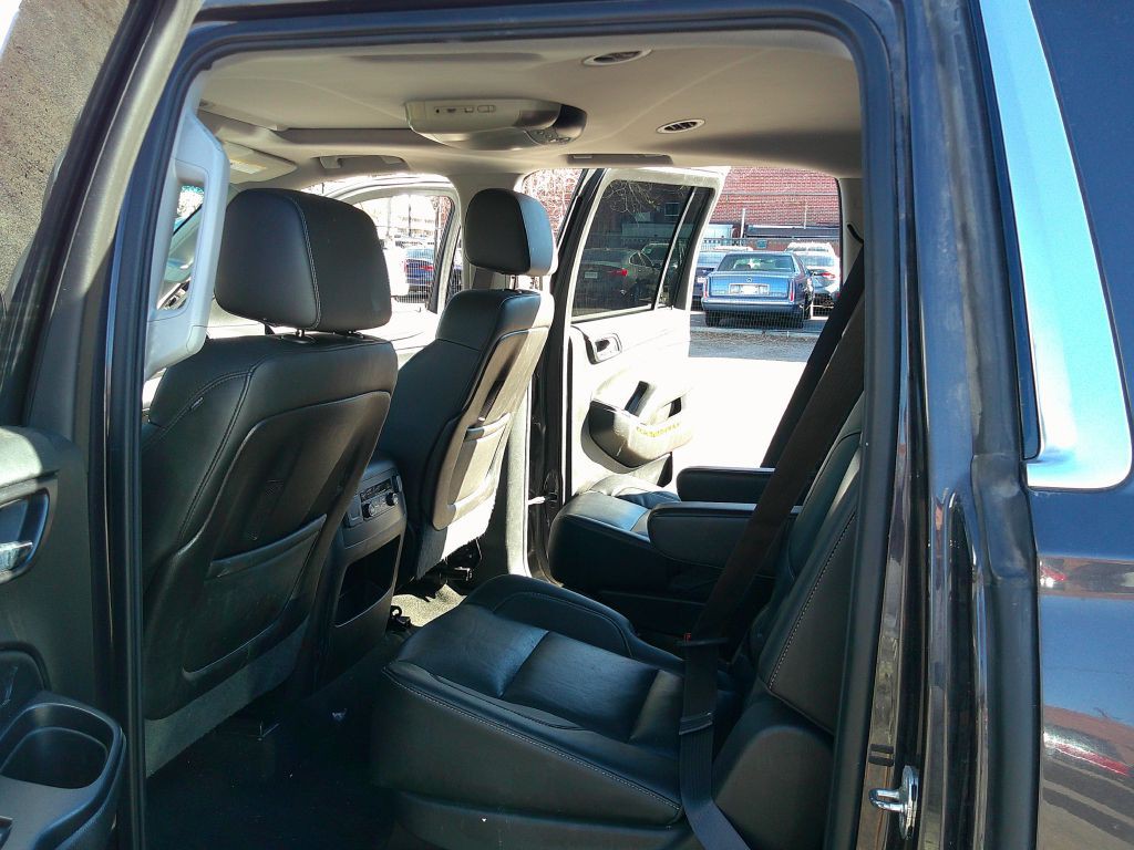 2016 Chevrolet Suburban Image 10