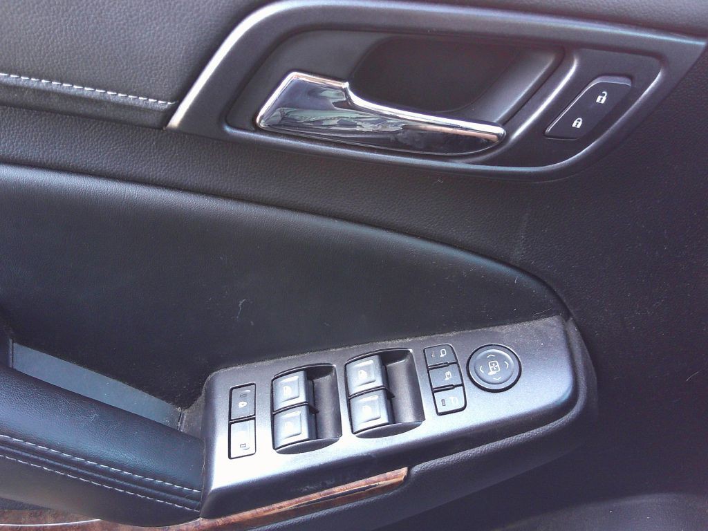 2016 Chevrolet Suburban Image 14