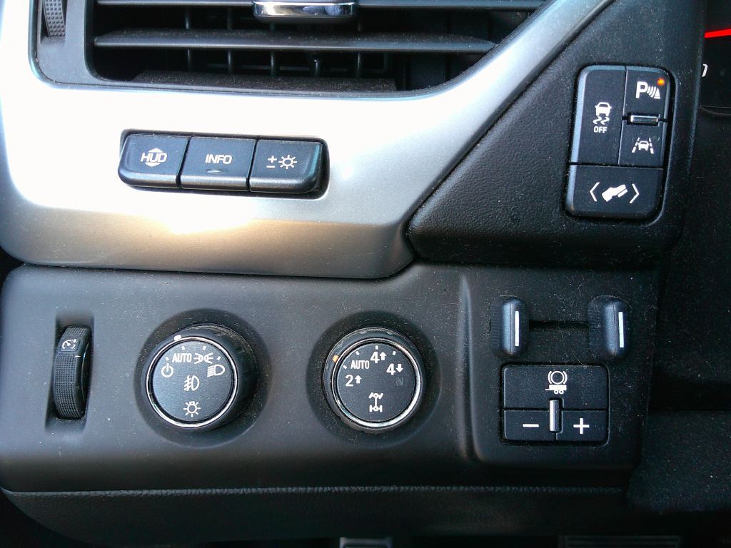 2016 Chevrolet Suburban Image 15