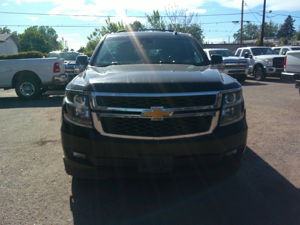 2015 Chevrolet Suburban Image 2