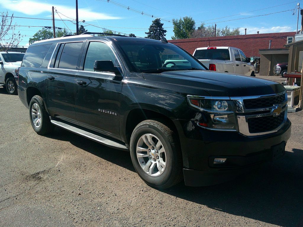 2015 Chevrolet Suburban Image 3