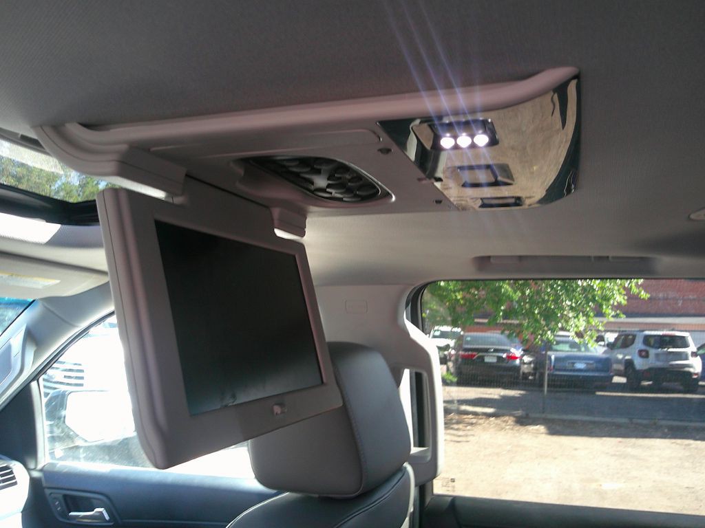 2015 Chevrolet Suburban Image 12