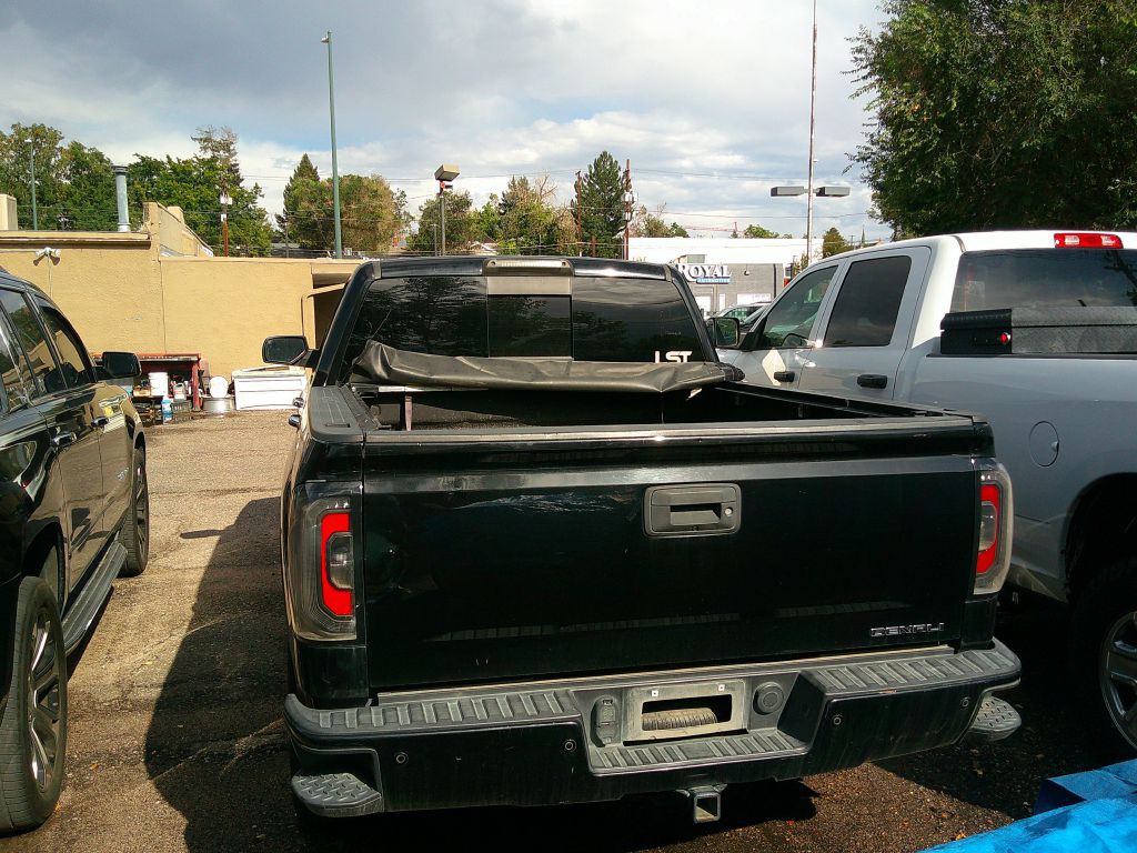 2017 GMC Sierra Image 1