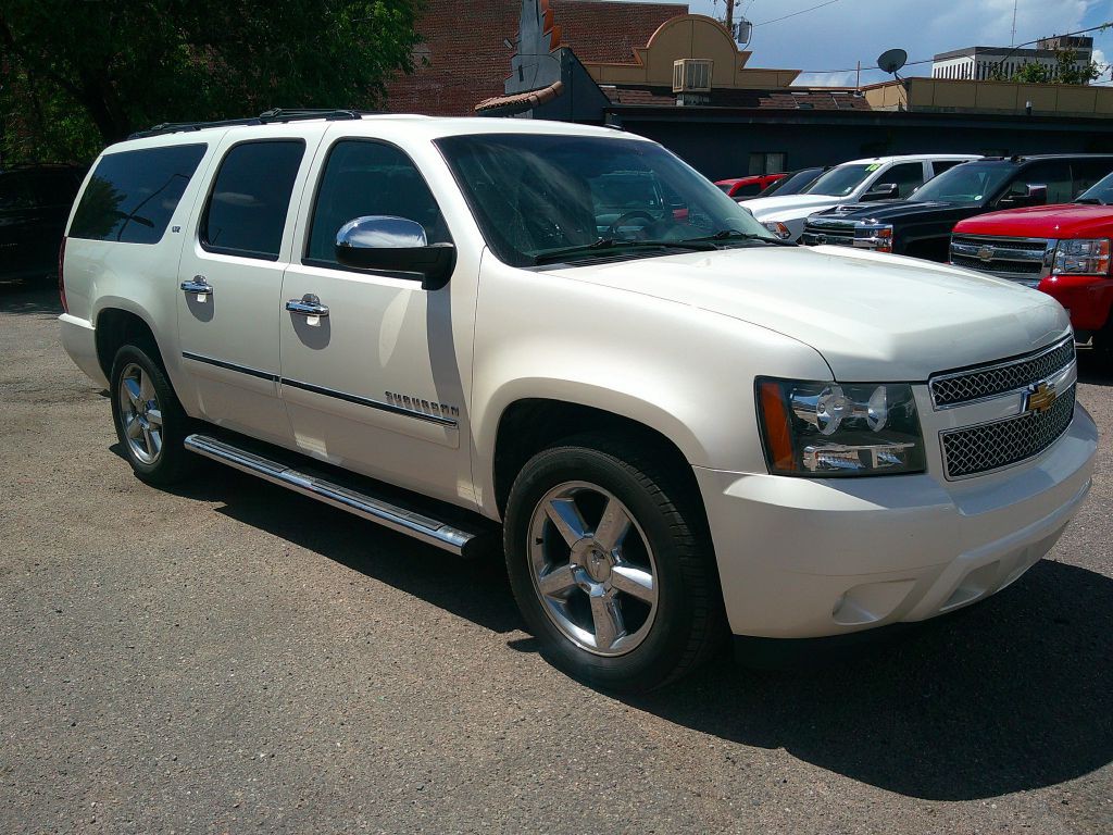 2014 Chevrolet Suburban Image 3