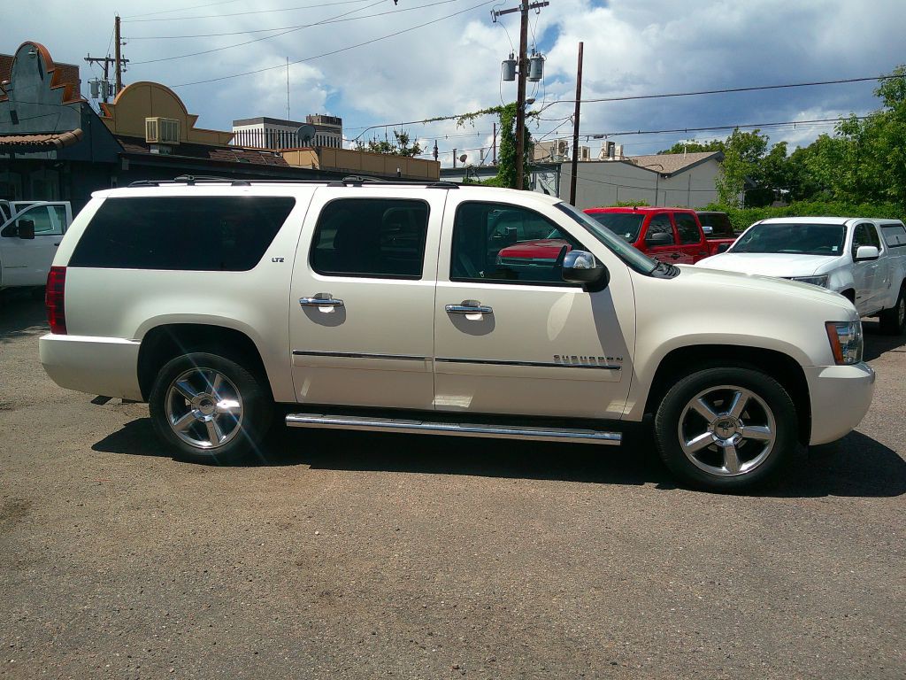 2014 Chevrolet Suburban Image 4