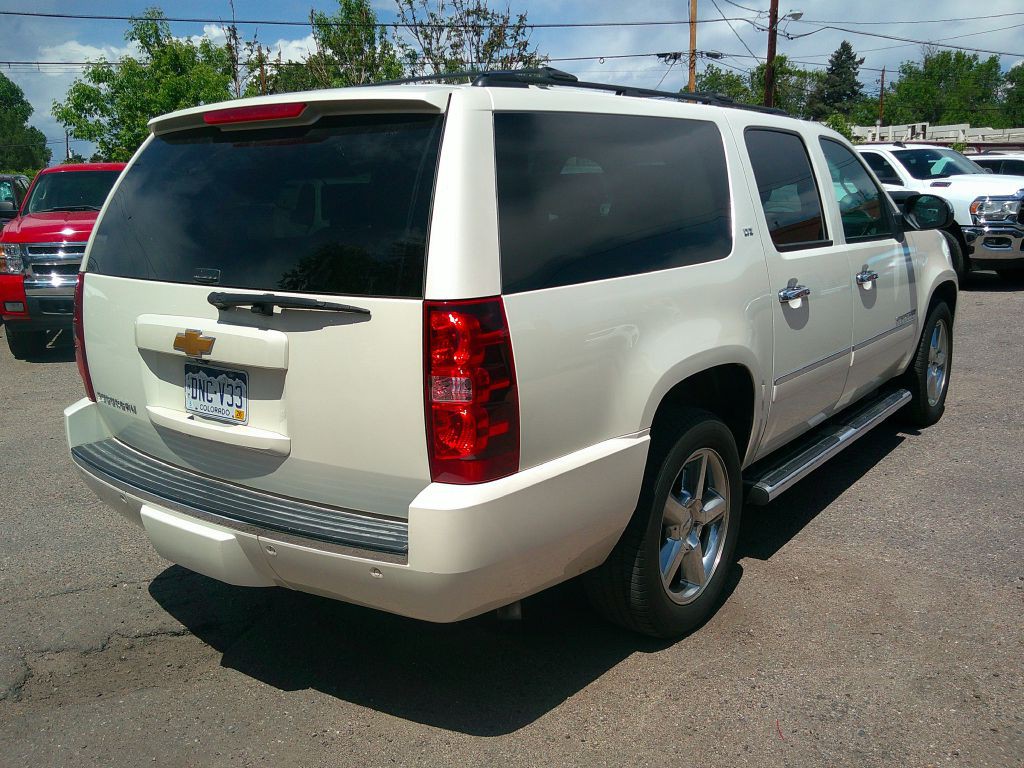 2014 Chevrolet Suburban Image 5