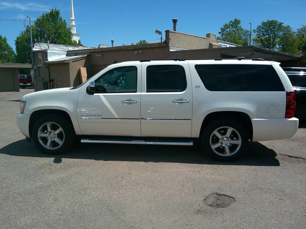 2014 Chevrolet Suburban Image 8