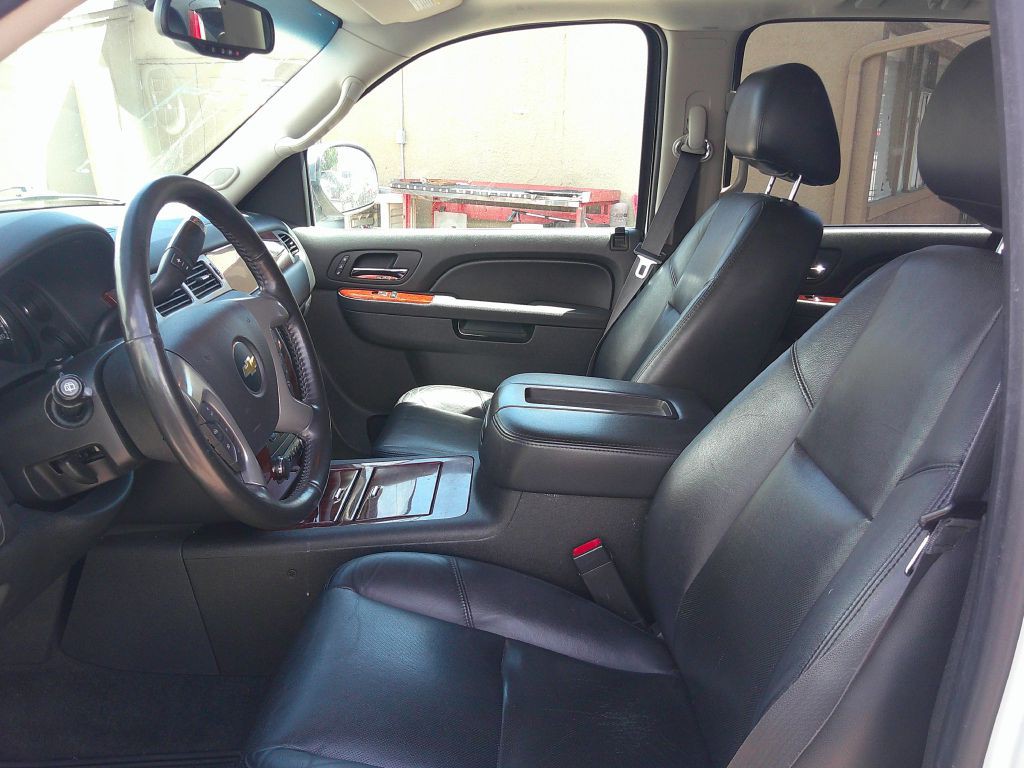 2014 Chevrolet Suburban Image 11
