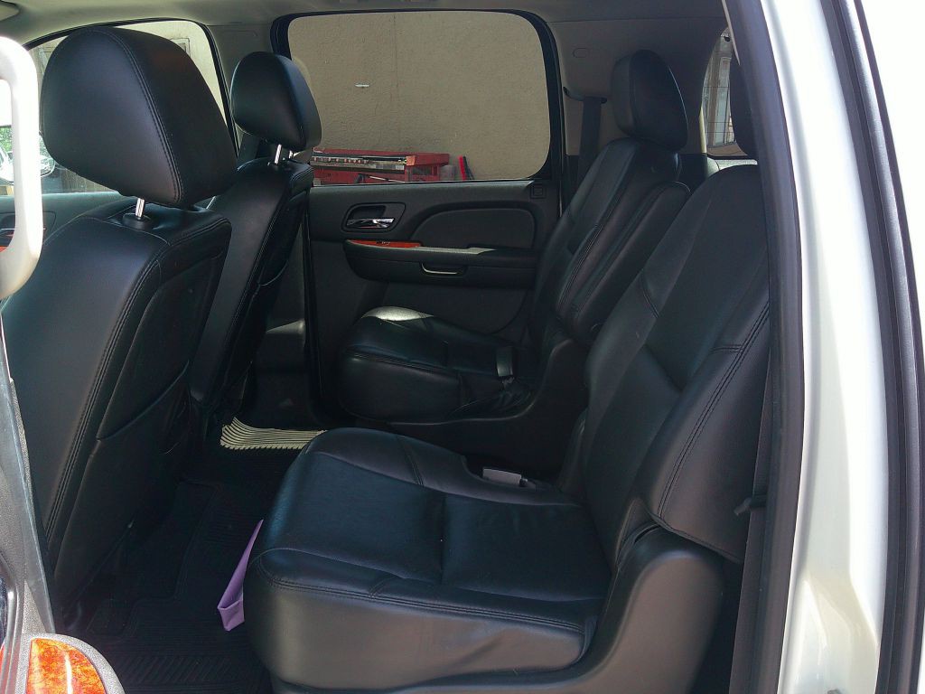 2014 Chevrolet Suburban Image 12