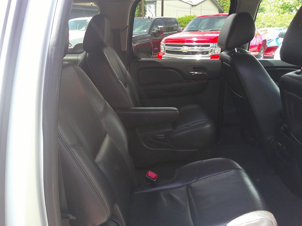 2014 Chevrolet Suburban Image 14