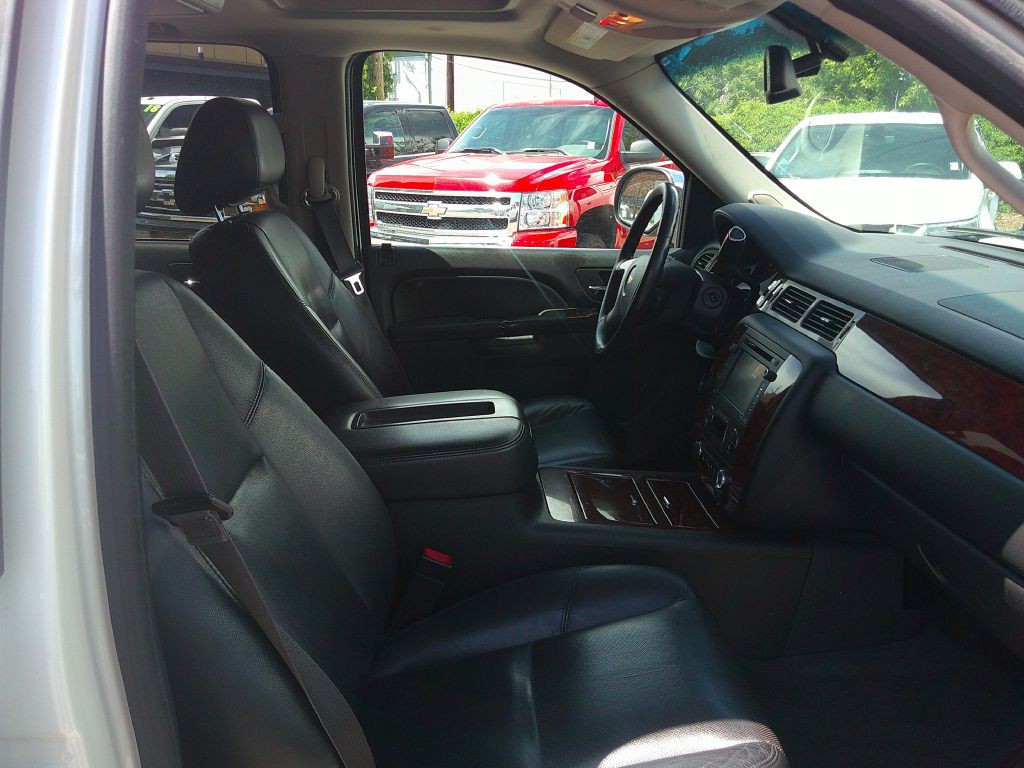 2014 Chevrolet Suburban Image 15