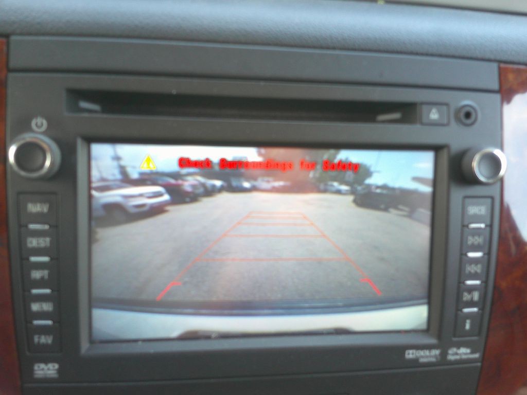 2014 Chevrolet Suburban Image 17