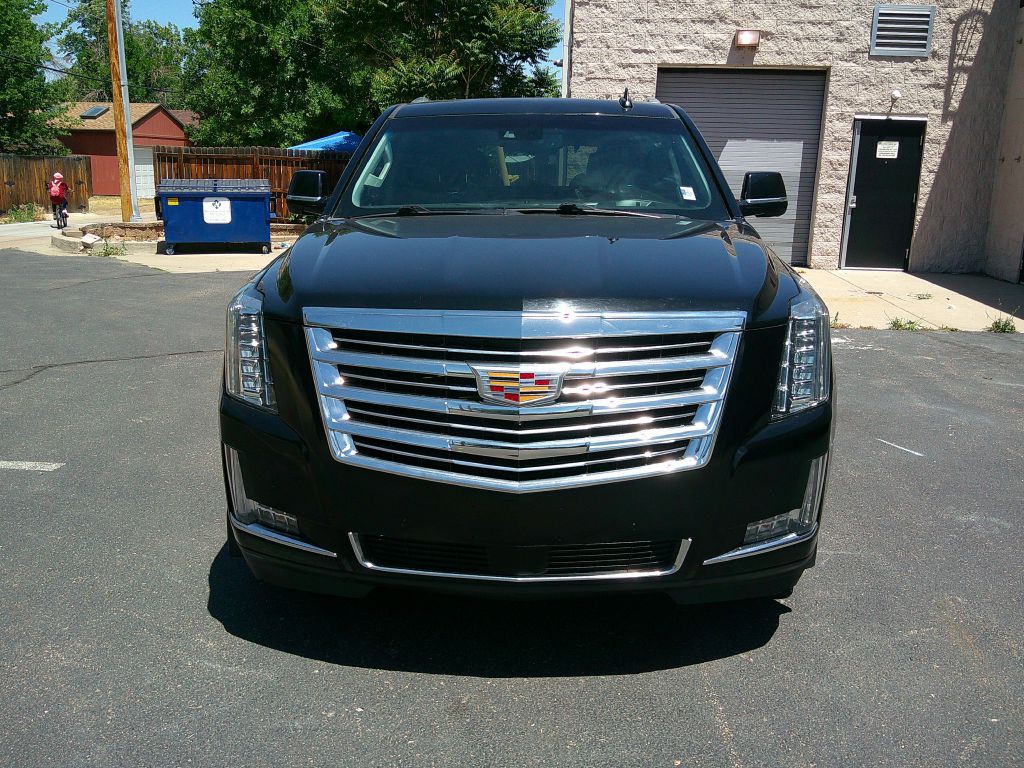 2015 Cadillac Escalade Image 2
