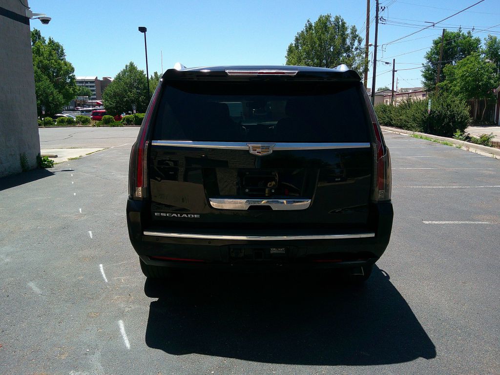 2015 Cadillac Escalade Image 3