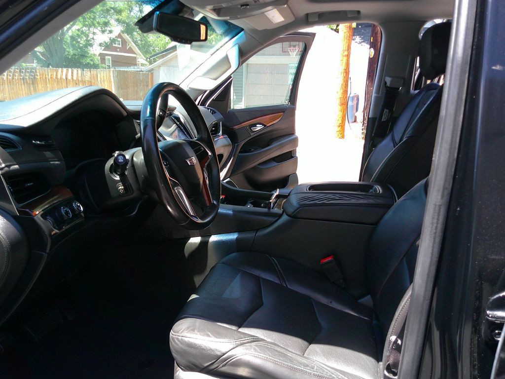 2015 Cadillac Escalade Image 9