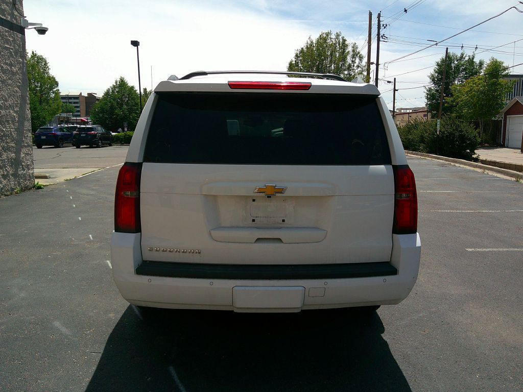 2015 Chevrolet Suburban Image 3