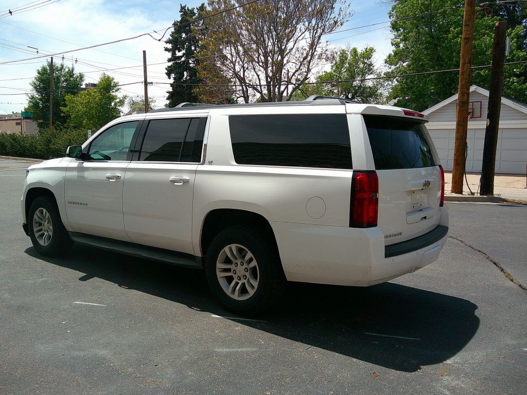 2015 Chevrolet Suburban Image 4