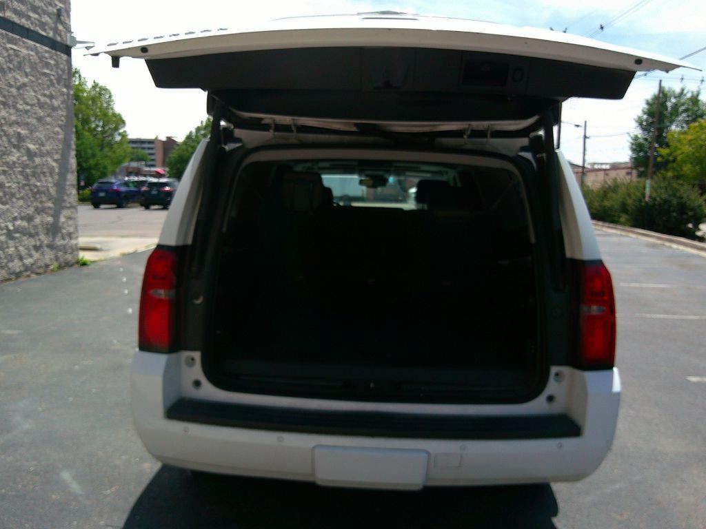 2015 Chevrolet Suburban Image 8