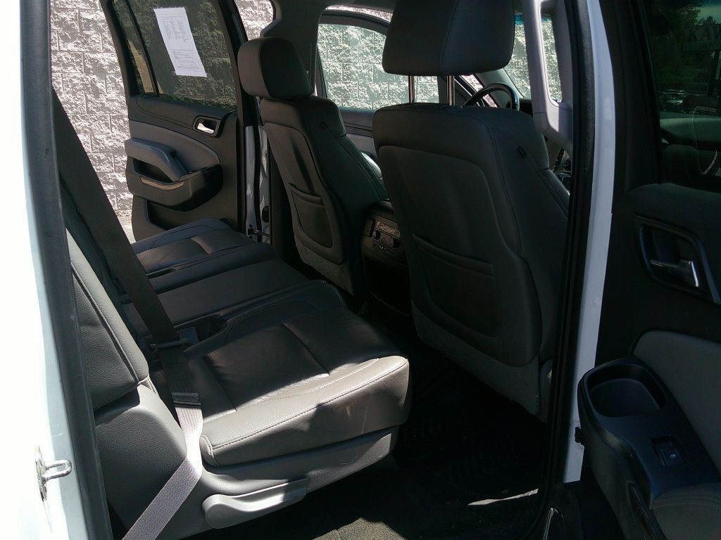 2015 Chevrolet Suburban Image 12