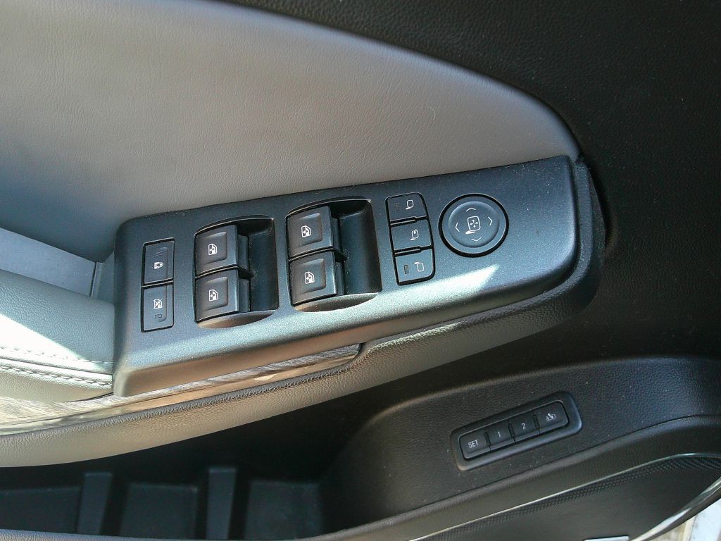 2015 Chevrolet Suburban Image 13
