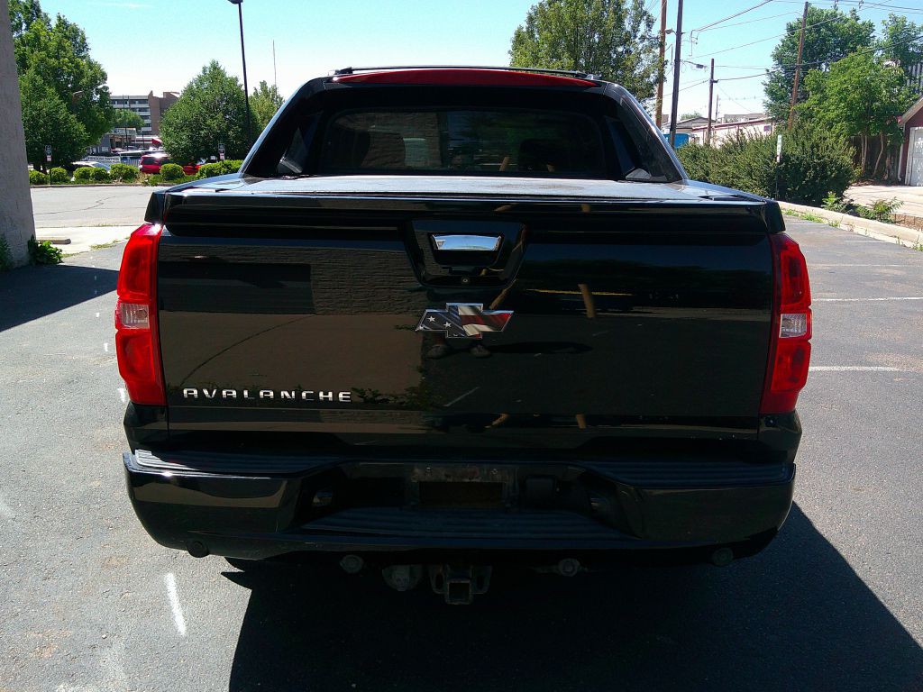 2013 Chevrolet Avalanche Image 3