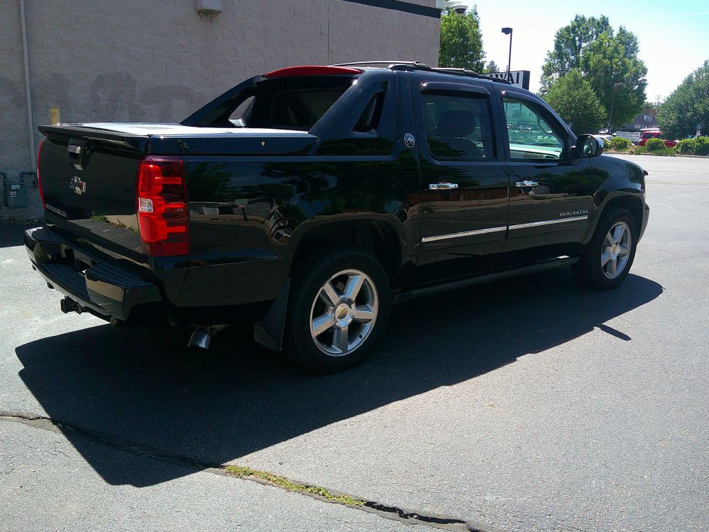 2013 Chevrolet Avalanche Image 4