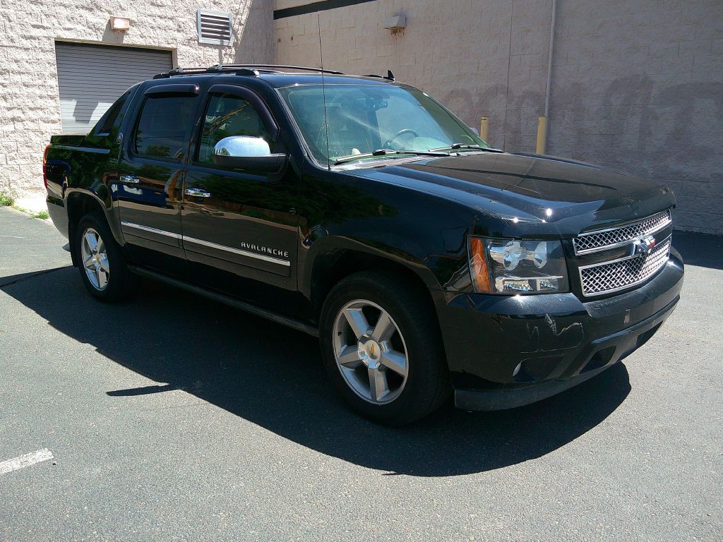 2013 Chevrolet Avalanche Image 6