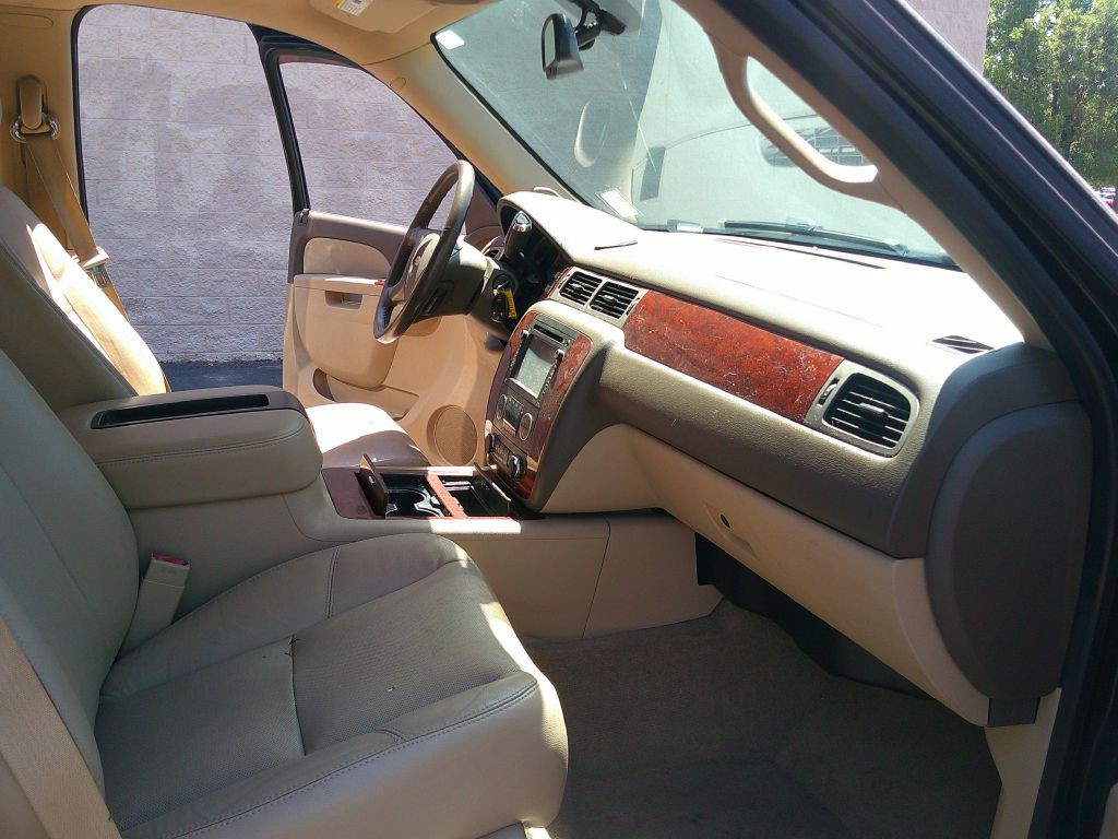 2013 Chevrolet Avalanche Image 9
