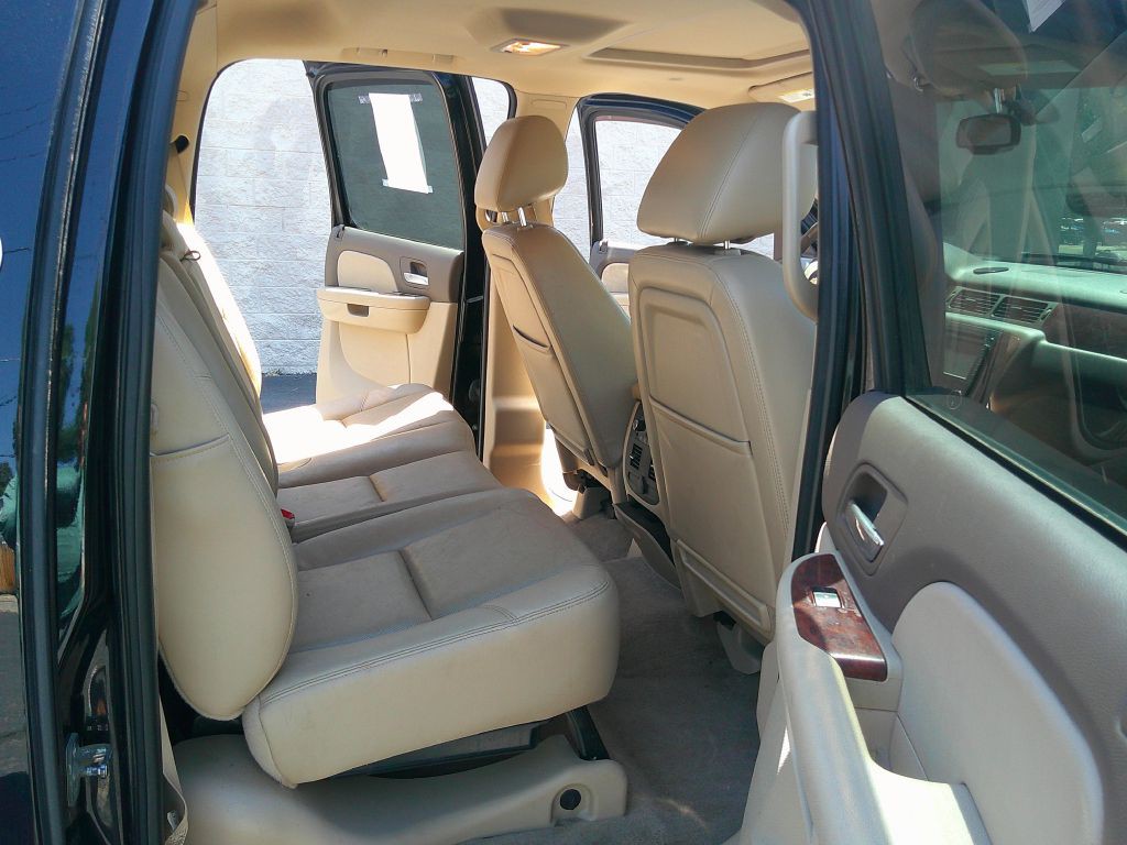 2013 Chevrolet Avalanche Image 11
