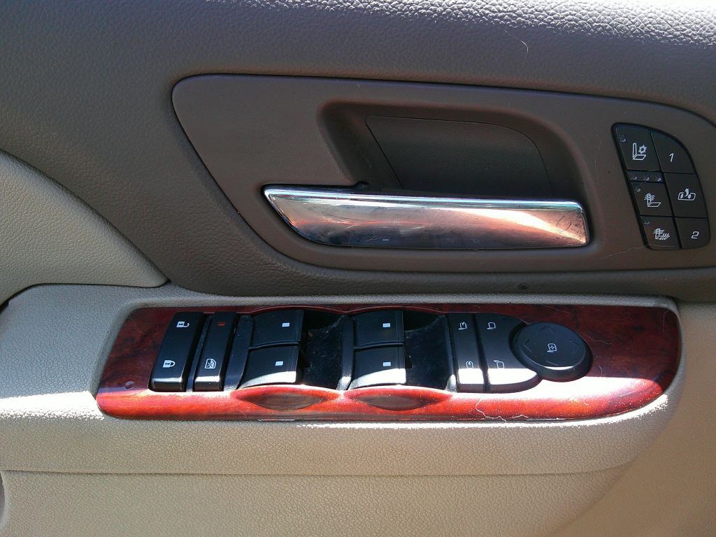 2013 Chevrolet Avalanche Image 12