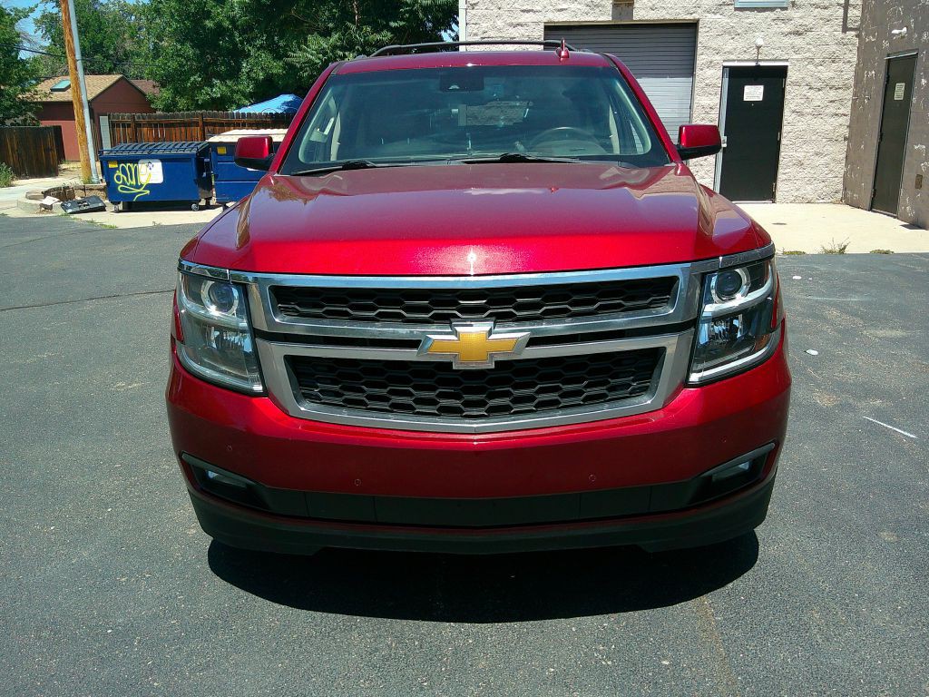 2016 Chevrolet Suburban Image 2