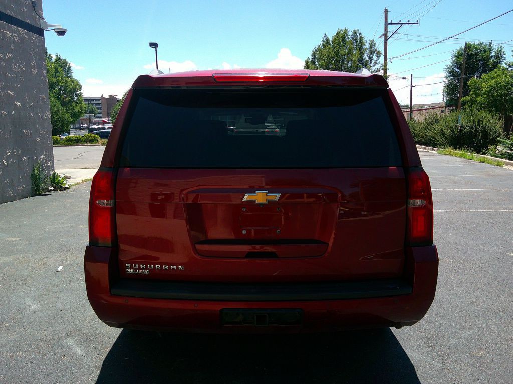 2016 Chevrolet Suburban Image 3